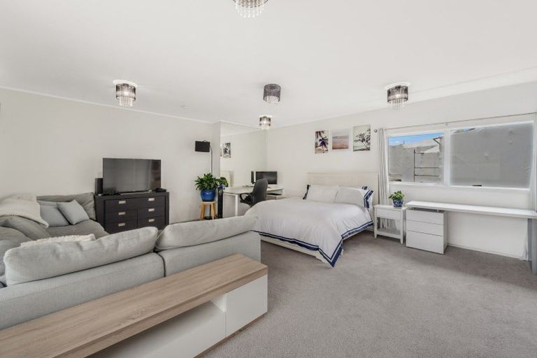 Photo of property in 1/121 Pah Road, Cockle Bay, Auckland, 2014
