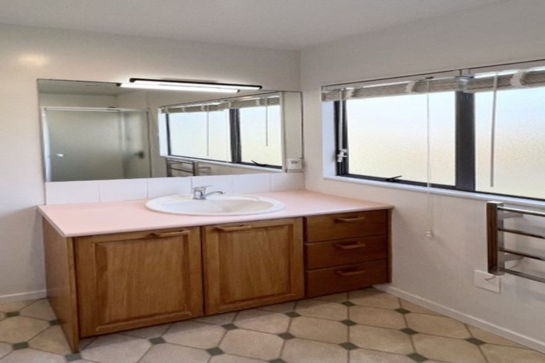 Photo of property in 10 Parkside Road, West Harbour, Auckland, 0618