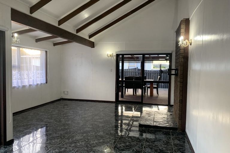 Photo of property in 16 Frank Evans Place, Henderson, Auckland, 0610