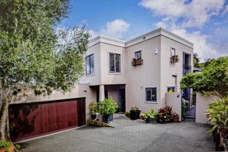 Photo of property in 1/4 Forrest Hill Road, Forrest Hill, Auckland, 0620