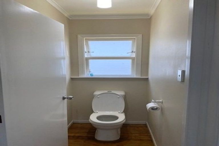 Photo of property in 21 Saint Edmund Crescent, Tawa, Wellington, 5028