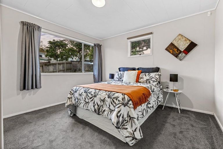 Photo of property in 18 Solar Road, Glen Eden, Auckland, 0602