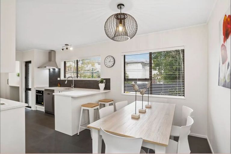 Photo of property in 303a/2 Great North Road, Henderson, Auckland, 0612