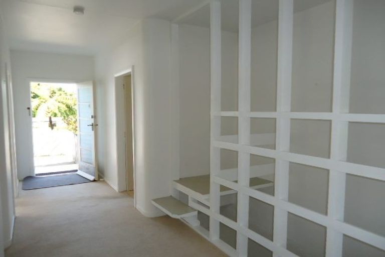 Photo of property in 5 Titiro Moana Road, Korokoro, Lower Hutt, 5012