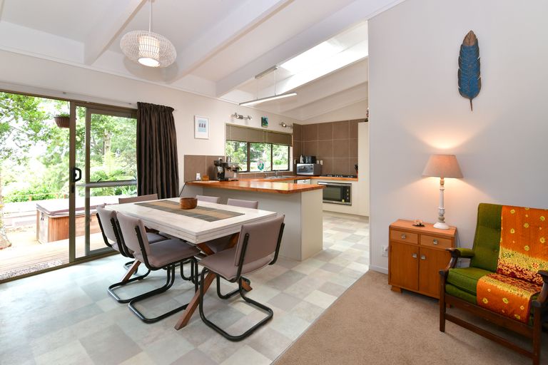 Photo of property in 47 Gledstane Road, Stanmore Bay, Whangaparaoa, 0932