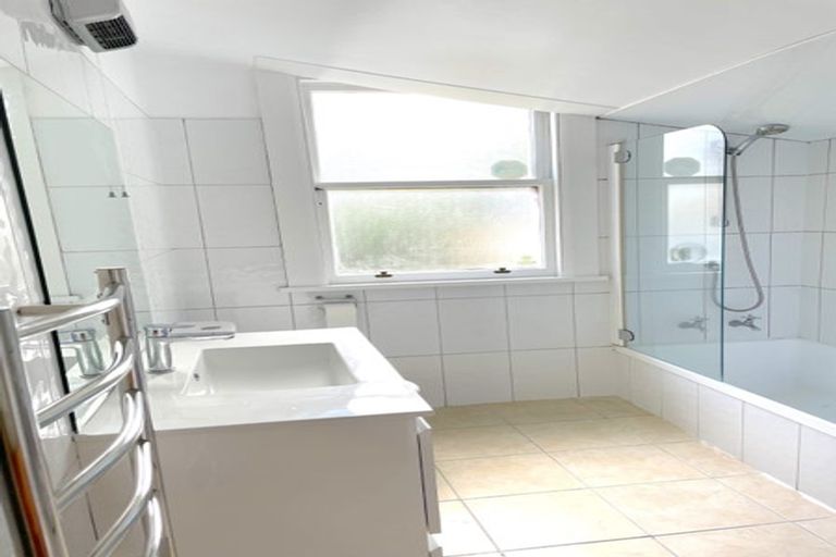 Photo of property in 3 Staunton Avenue, Mount Cook, Wellington, 6011