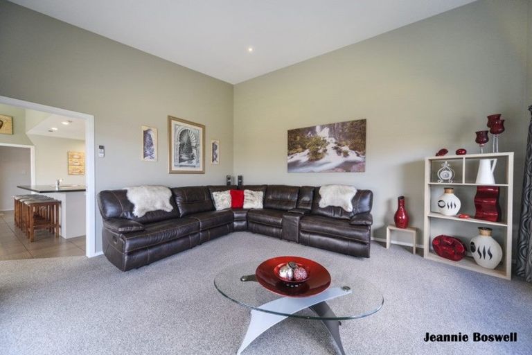 Photo of property in 5 Levi Place, Kelvin Grove, Palmerston North, 4414
