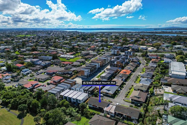 Photo of property in 8/248 Great North Road, Henderson, Auckland, 0612