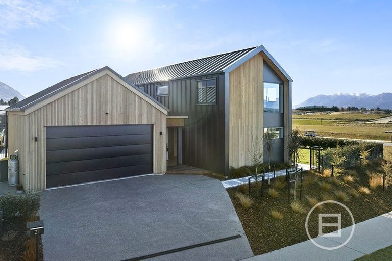 Photo of property in 21 Marjon Drive, Wanaka, 9305