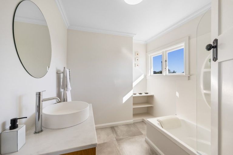 Photo of property in 26 Baring Terrace, Strandon, New Plymouth, 4312