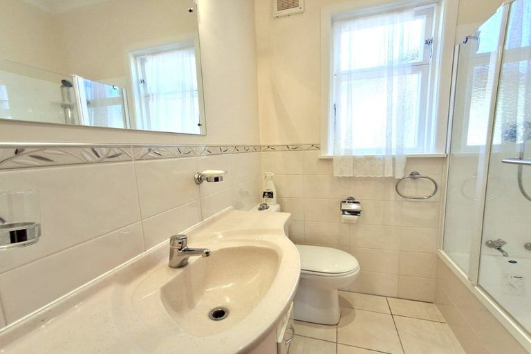 Photo of property in 7 Collier Avenue, Karori, Wellington, 6012