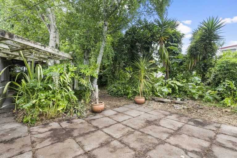 Photo of property in 9 Kamaka Road, Mangere Bridge, Auckland, 2022