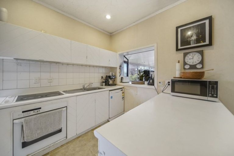 Photo of property in 13 Birdwood Avenue, Papatoetoe, Auckland, 2025