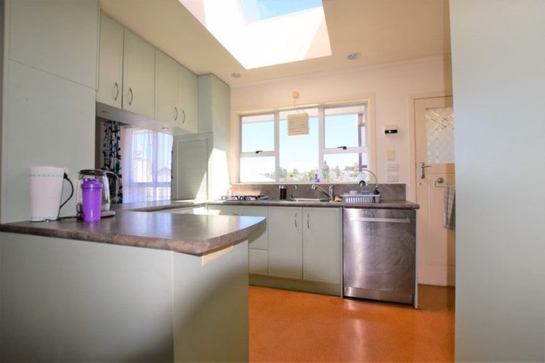 Photo of property in 25 Stottholm Road, Titirangi, Auckland, 0604