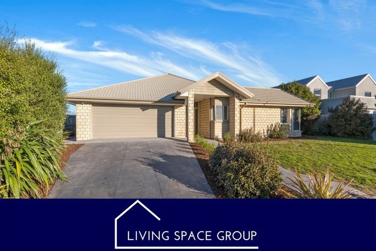 Photo of property in 29 Linkwater Way, Parklands, Christchurch, 8083