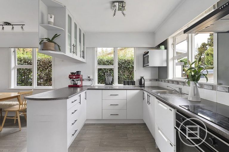Photo of property in 260 Hepburn Road, Glendene, Auckland, 0602