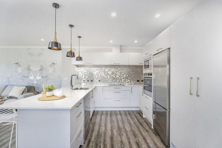 Photo of property in 2 Oscar Place, Whitianga, 3510