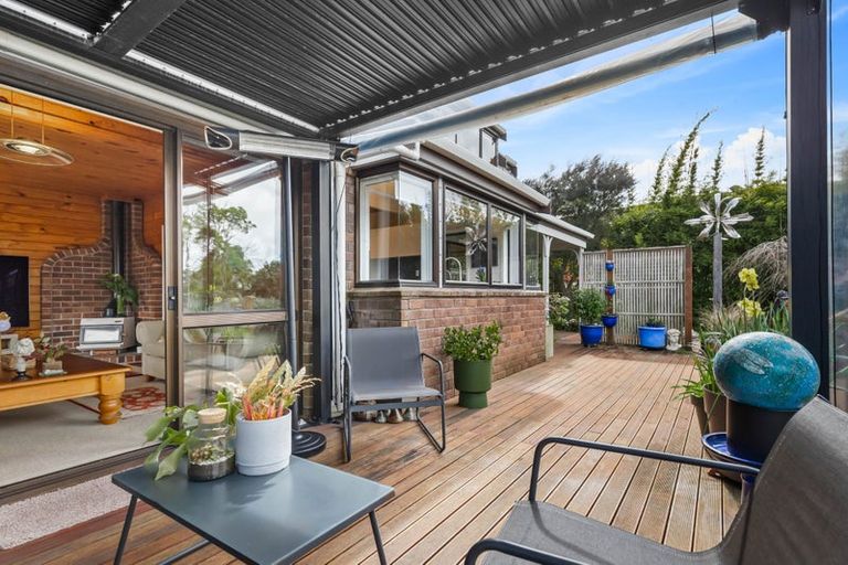 Photo of property in 27 Cherub Place, West Harbour, Auckland, 0618