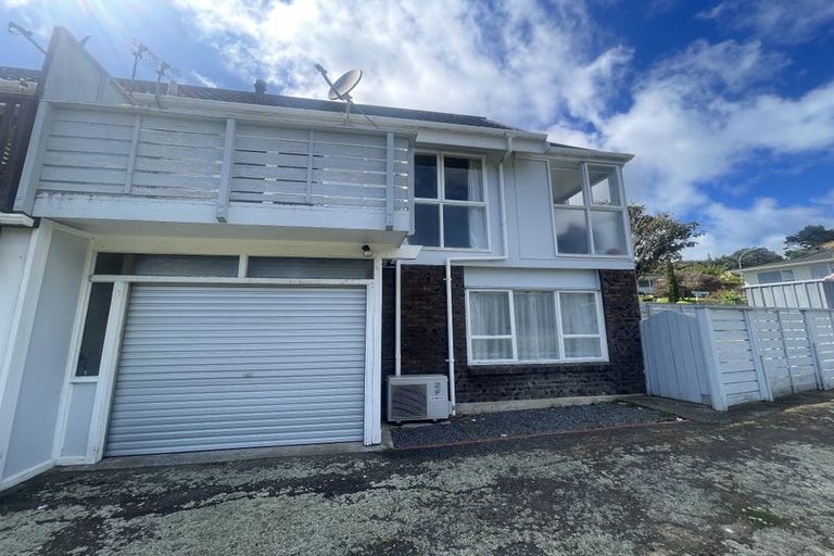 Photo of property in 15 Burdendale Grove, Churton Park, Wellington, 6037