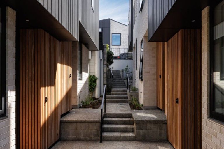 Photo of property in 14 Ara Toutouwai, Karori, Wellington, 6012