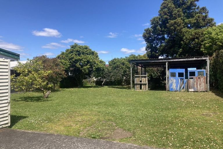 Photo of property in 99 Gloria Avenue, Te Atatu Peninsula, Auckland, 0610