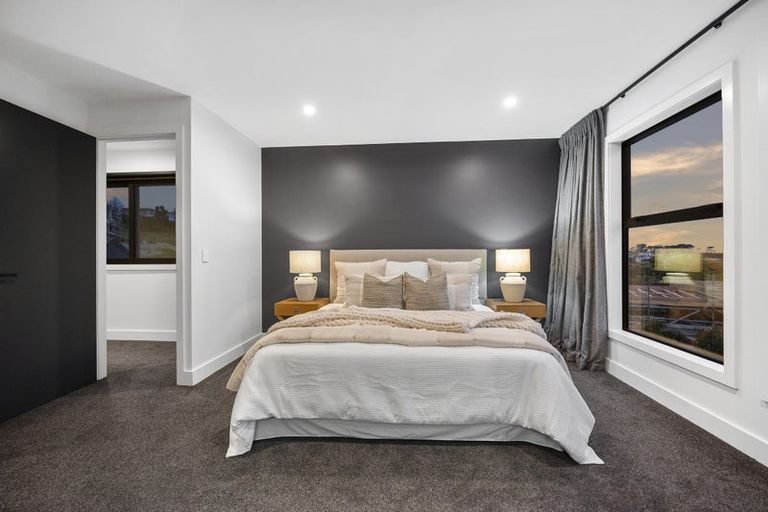 Photo of property in 9 Ridgelea Road, Long Bay, 0792