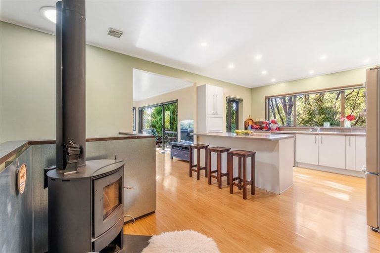 Photo of property in 2 Kaurimu Rise, Titirangi, Auckland, 0604