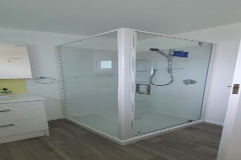 Photo of property in 176 Henderson Valley Road, Henderson, Auckland, 0612