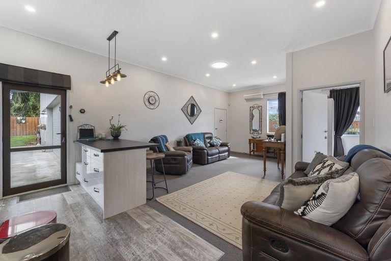 Photo of property in 373 Broadway, Stratford, 4332