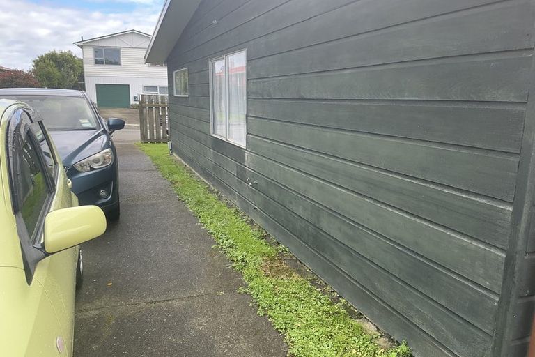 Photo of property in 44-46 Baylands Drive, Newlands, Wellington, 6037