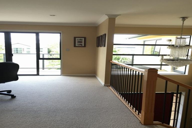 Photo of property in 6 Parkvale Grove, Te Atatu Peninsula, Auckland, 0610