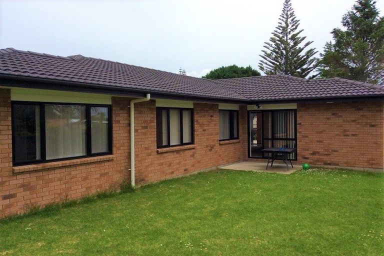 Photo of property in 18a Nicola Place, Mangere, Auckland, 2022