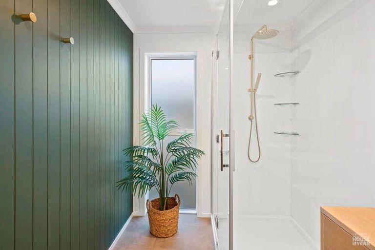 Photo of property in 6 Campbell Place, Marton, 4710