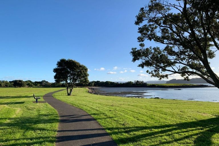 Photo of property in 121 Muir Avenue, Mangere Bridge, Auckland, 2022