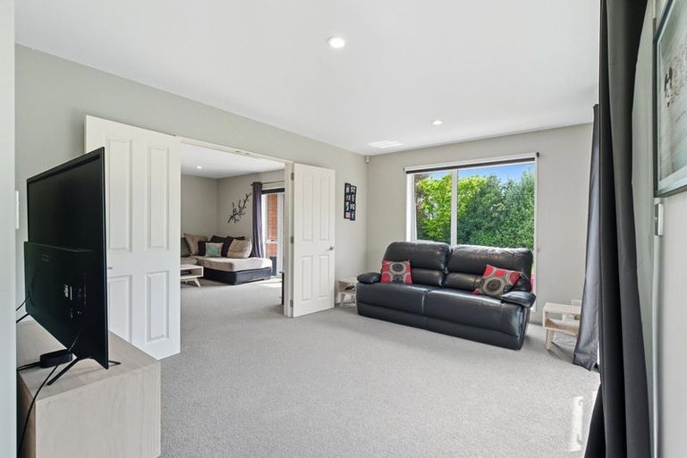 Photo of property in 21 Blowers Place, Halswell, Christchurch, 8025