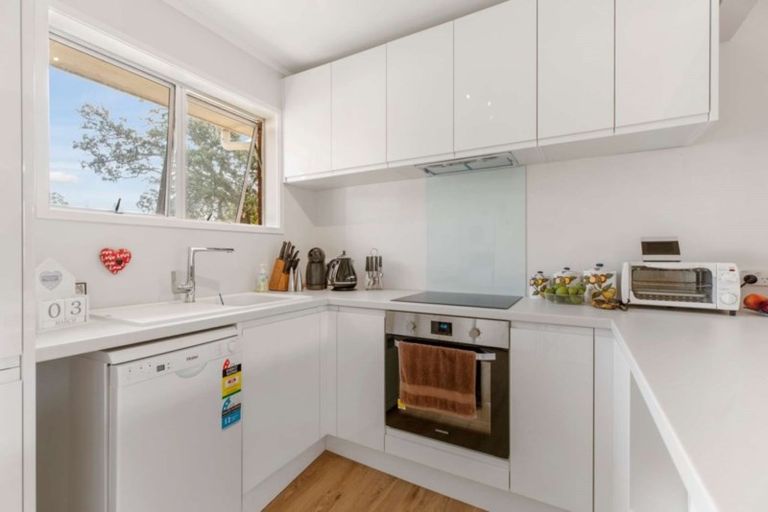 Photo of property in 4/28 Uxbridge Road, Mellons Bay, Auckland, 2014