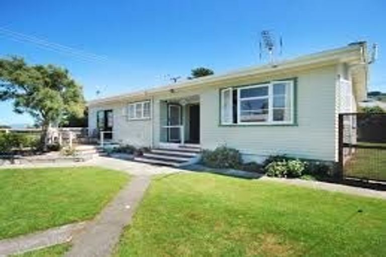 Photo of property in 20 Johnston Street, Featherston, 5710