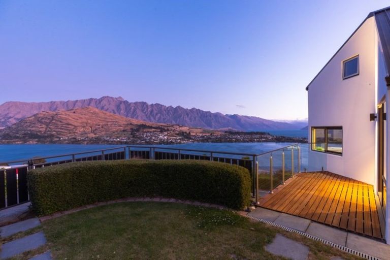 Photo of property in 10 Peregrine Place, Queenstown, 9300