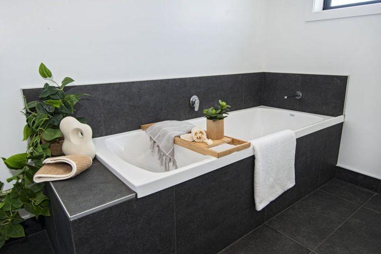 Photo of property in 12 Taurangawaka Road, One Tree Point, 0118