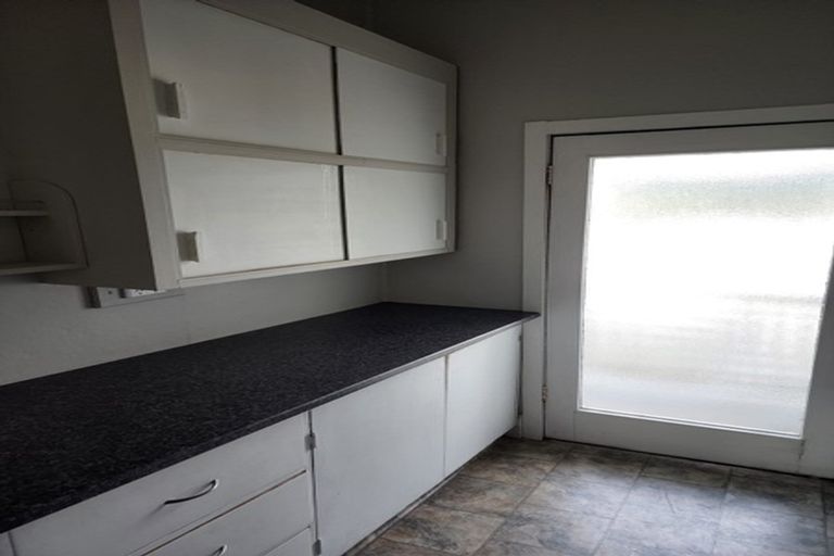 Photo of property in 129 Tasman Street, Mount Cook, Wellington, 6021