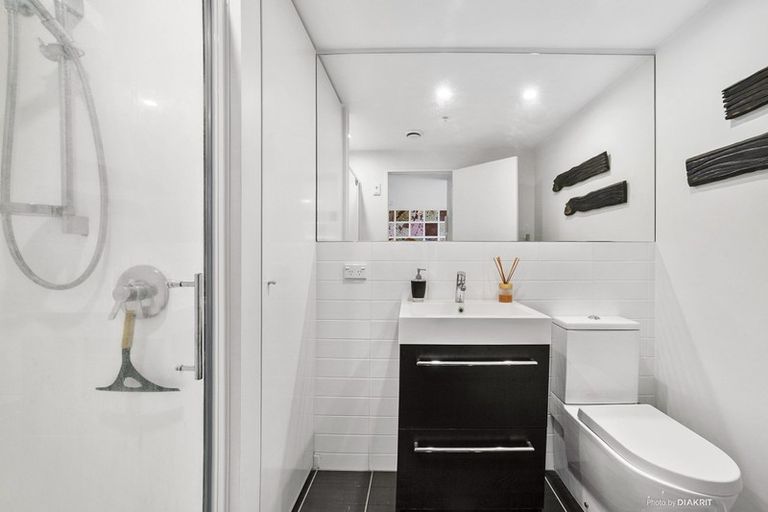 Photo of property in Nouvo Apartments, 4a/21 Rugby Street, Mount Cook, Wellington, 6021