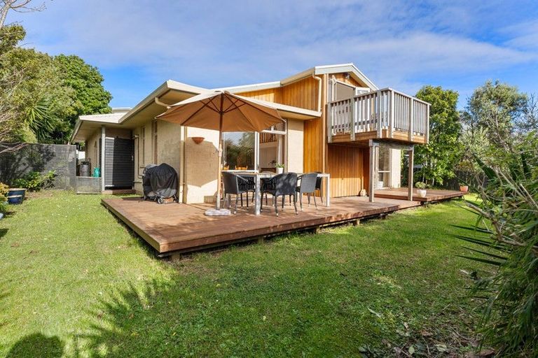 Photo of property in 1358a Whangaparaoa Road, Army Bay, Whangaparaoa, 0930