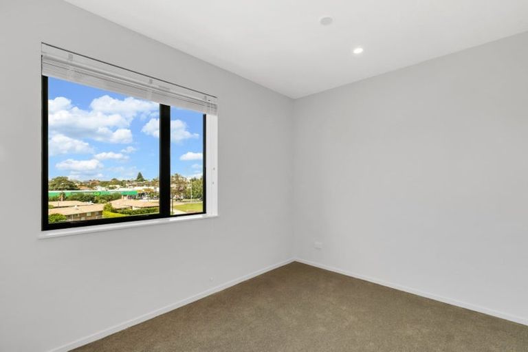 Photo of property in 2 Ko Street, Northcote, Auckland, 0627