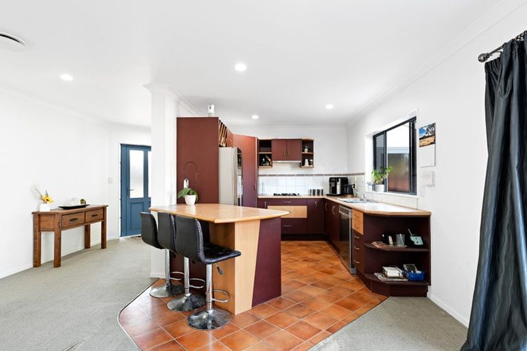 Photo of property in 50 Waiwherowhero Drive, St Andrews, Hamilton, 3200