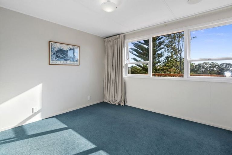 Photo of property in 17 Holt Avenue, Torbay, Auckland, 0630