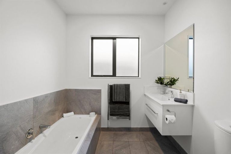 Photo of property in 7 Hampshire Court, Flagstaff, Hamilton, 3210