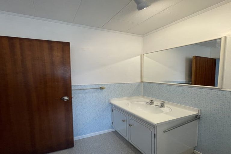 Photo of property in 226 Henderson Valley Road, Henderson, Auckland, 0612