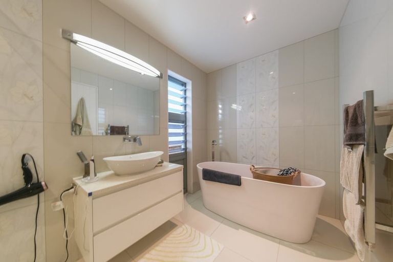 Photo of property in 16 Bucklands Beach Road, Bucklands Beach, Auckland, 2012