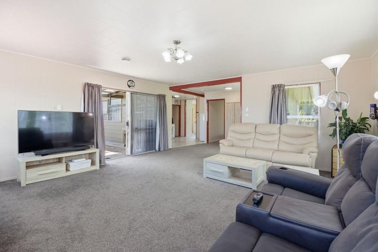 Photo of property in 40 Glenbervie Crescent, Massey, Auckland, 0614