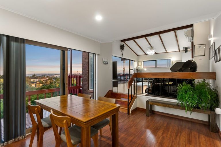 Photo of property in 6 Chelsea View Drive, Chatswood, Auckland, 0626